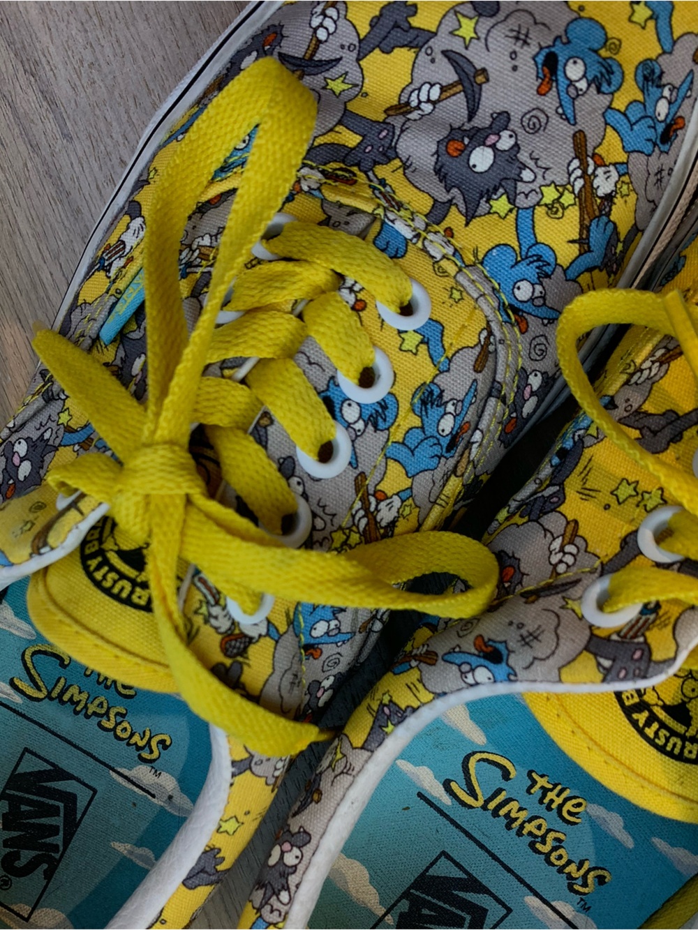 Vans x The Simpsons Era Itchy & Scratchy Yellow Sneakers Men’s 10 / Women’s 11.5